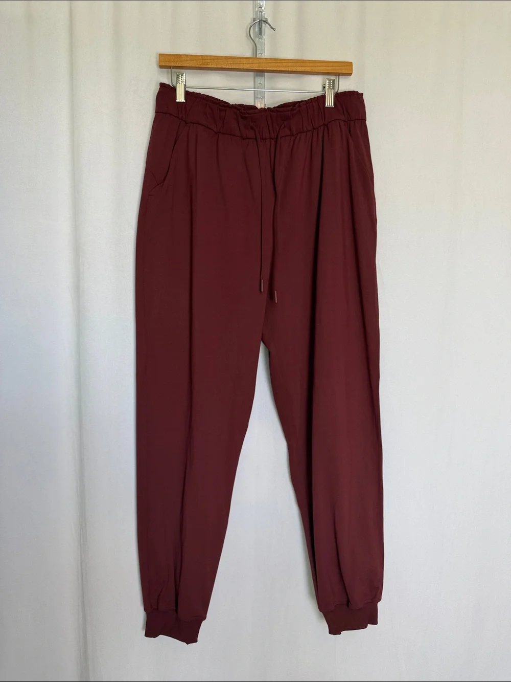 Lululemon Keep Moving Jogger Size 10 Merlot Red Relaxed Fit Pull-On Stretch EUC